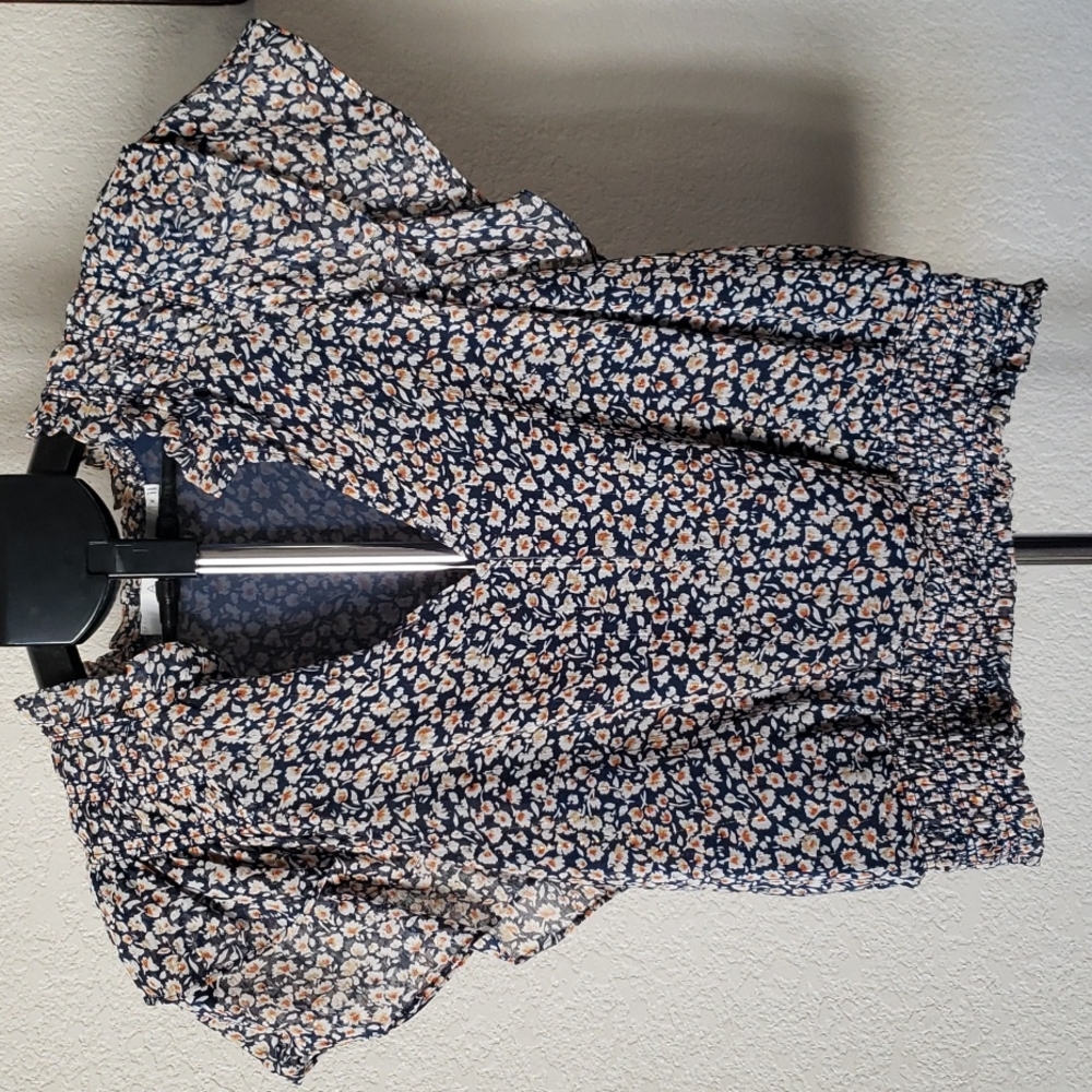 ASTR The Label Navy Multi Floral Top Size Medium